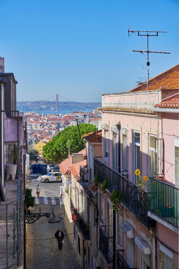 Aesthetic Riverview Apartment In Historical Lisboa Exteriör bild
